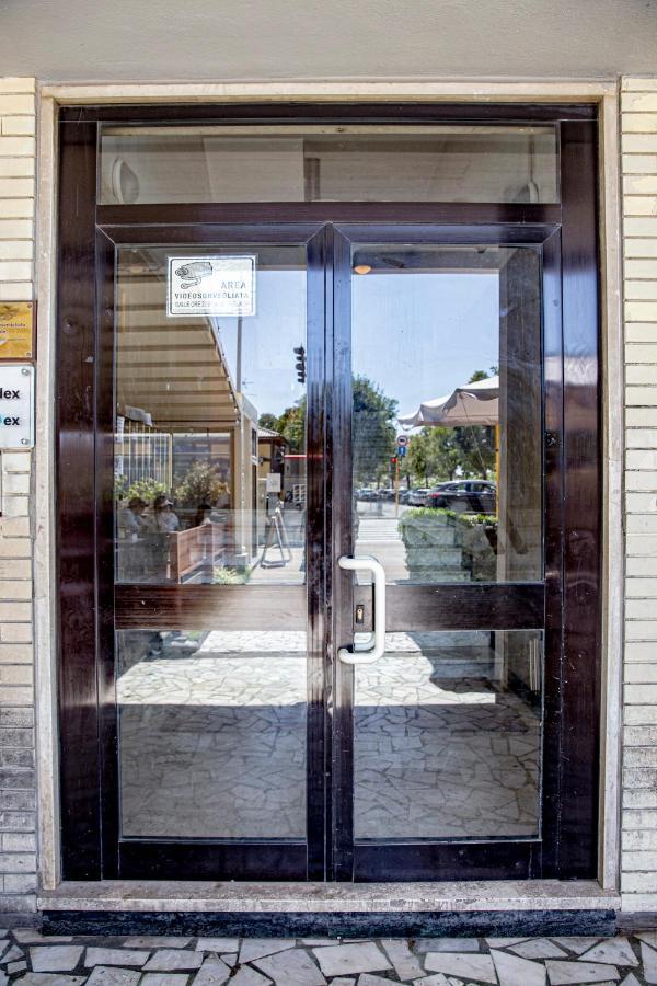 מרינה די קררה Elegante Camera Con Finiture Di Lusso Appena Ristrutturata מראה חיצוני תמונה